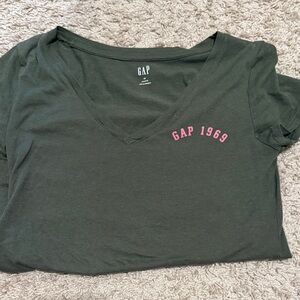 GAP Forest Green V-Neck Tee with Pink Logo